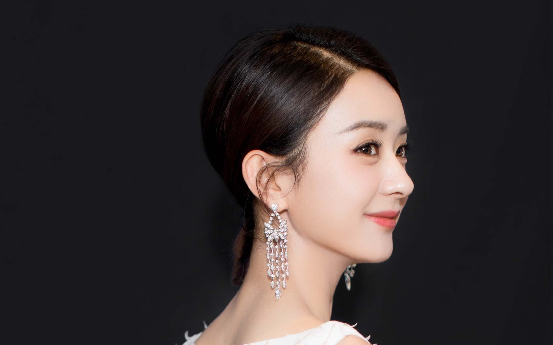 河床防守端表现稳固，河床防渗方法