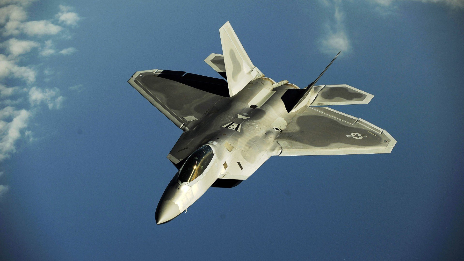 亚历克斯·格林伍德展现坚固防守，帮助袋鼠队锁定胜局，格林伍德合同