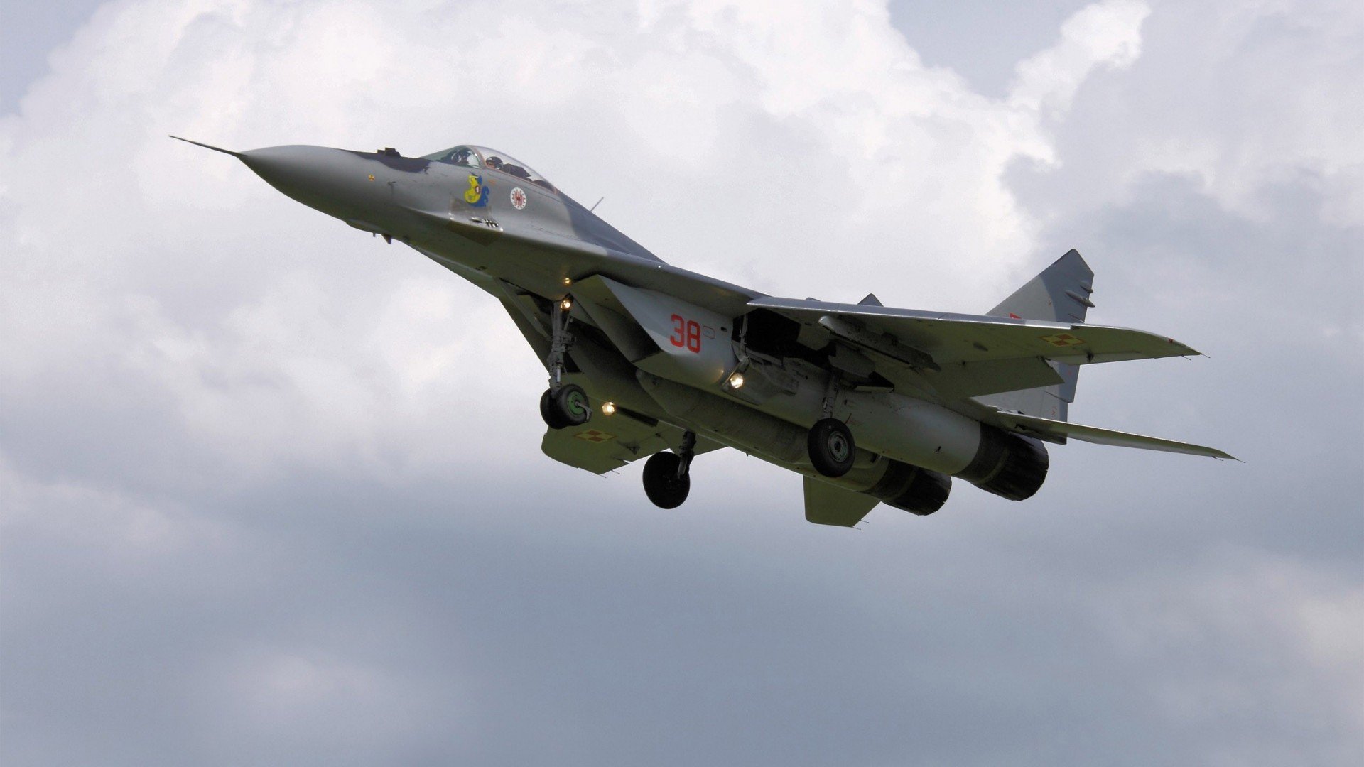 训练场地全面翻新提升球员训练效率与舒适体验,球场翻新方案